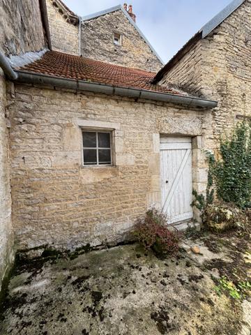 CHATILLON SUR SEINE : Proche du centre ville maison de 90m²rénovée avec remise et grange de 45m² Châtillon-sur-Seine (21400)