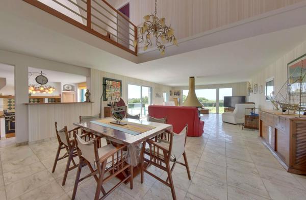 Maison avec piscine et large vue mer à Cancale