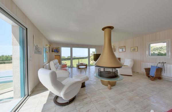 Maison avec piscine et large vue mer à Cancale