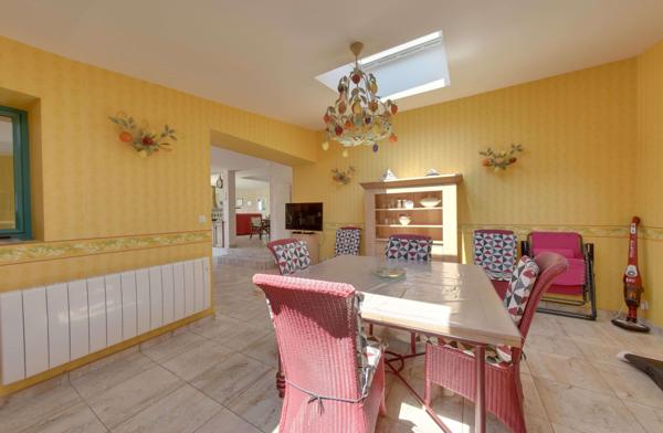 Maison avec piscine et large vue mer à Cancale