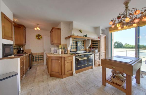 Maison avec piscine et large vue mer à Cancale