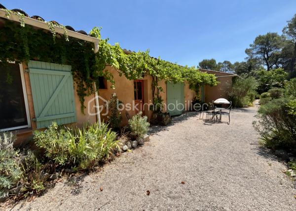 BSKIMMOBILIER - Valérie Barbieri vous propose à la vente, 

À seulement 3 km de la gare TGV Les Arcs–Draguignan, au cœur d'une pinède, dans un environnement calme et sans vis-à-vis, découvrez ce superbe mas de 220 m² construit en 2007 avec des matériaux écologiques. Implanté sur un terrain de 5 000 m², il offre une magnifique vue dégagée sur les collines environnantes et les pré Alpes!

Cette propriété est idéale pour une grande famille, une résidence secondaire ou un projet de chambres d'hôtes, de gîtes ou de location saisonnière.
La maison principale de plain-pied comprend :
Une entrée, un vaste séjour lumineux de 46 m² avec cheminée, une cuisine indépendante de 13 m² (ouvrable sur le séjour), un cellier, une terrasse couverte avec cuisine d'été, une suite parentale avec salle de bains et WC, trois chambres,
une salle d'eau, un WC indépendant.
Un véritable atout: 4 suites indépendantes!
Deux bâtiments annexes proposent 4 chambres avec accès privatifs, chacune équipée de sa salle d'eau avec WC.
Parfait pour recevoir famille et amis ou développer une activité de gîtes, chambres d'hôtes ou location saisonnière, avec un excellent potentiel de rentabilité.

Côté extérieur :
Piscine 10 x 5 m, terrain arboré de 5 000 m², verger et potager. Carport pour 4 véhicules, Parking extérieur pour 3 véhicules supplémentaires.

Prestations :
Construction écologique (2007), Climatisation réversible, cheminée, Forage.
Panneaux photovoltaïques générant environ 2 000 € de revenus par an.

Situation privilégiée :
8 minutes du centre des Arcs-sur-Argens et de toutes les commodités, 3 km de la gare TGV, 15 minutes de Draguignan, 35 minutes des plages de Fréjus, Saint-Raphaël et Sainte-Maxime.
À proximité de 6 golfs réputés : Barbaroux, Saint-Endréol, Roquebrune, Estérel, Valescure et Sainte-Maxime.
Les + : ✔ Environnement exceptionnel. ✔ Vue panoramique. ✔ Aucun vis-à-vis. ✔ 4 suites indépendantes. ✔ Piscine. ✔ Revenus photovoltaïques et locatif. ✔ Fort potentiel touristique. ✔ À proximité de la gare TGV, de l'autoroute et du littoral.
Une propriété rare sur le secteur, offrant un cadre de vie privilégié et de nombreuses possibilités.

VIDEO A LA DEMANDE! Autres photos à venir …

Contactez moi dès maintenant pour organiser une visite …
Visite possible tous les jours, week-ends et jours fériés sur rendez-vous