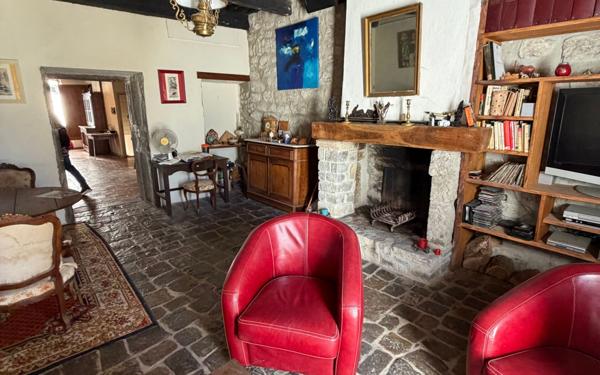 Maison à vendre    4 pièces • 140 m2 Villeneuve-de-Berg