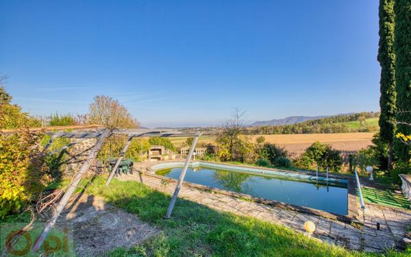 Maison à vendre    7 pièces •  Chomérac