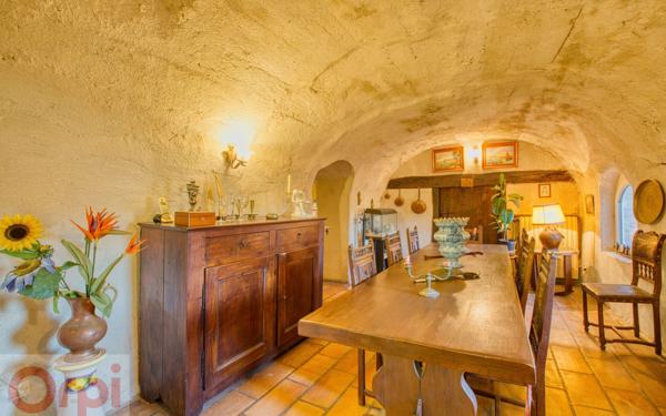 Maison à vendre    7 pièces •  Chomérac