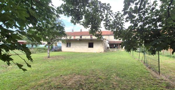 Belle Maison en Pierre Rénovée de 100 m² avec Cave voûtée, Terrasse couverte, Barbecue, Dépendance, Garage et Terrain clos et arboré de 533 m²