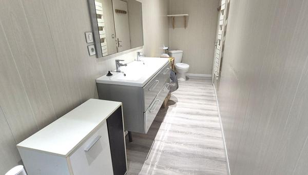 Belle Maison en Pierre Rénovée de 100 m² avec Cave voûtée, Terrasse couverte, Barbecue, Dépendance, Garage et Terrain clos et arboré de 533 m²