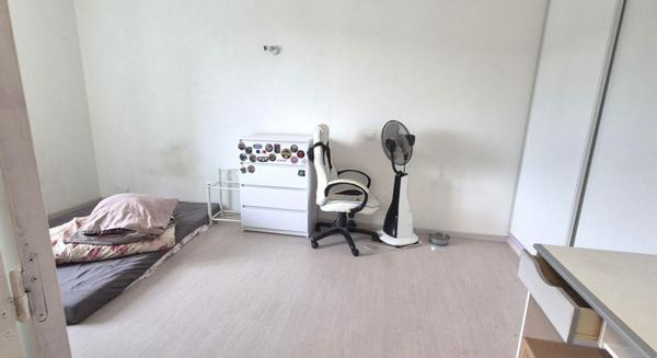 Belle Maison en Pierre Rénovée de 100 m² avec Cave voûtée, Terrasse couverte, Barbecue, Dépendance, Garage et Terrain clos et arboré de 533 m²