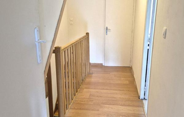 Belle Maison en Pierre Rénovée de 100 m² avec Cave voûtée, Terrasse couverte, Barbecue, Dépendance, Garage et Terrain clos et arboré de 533 m²