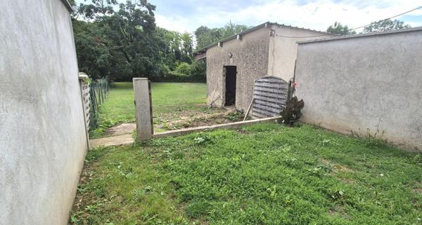 Belle Maison en Pierre Rénovée de 100 m² avec Cave voûtée, Terrasse couverte, Barbecue, Dépendance, Garage et Terrain clos et arboré de 533 m²