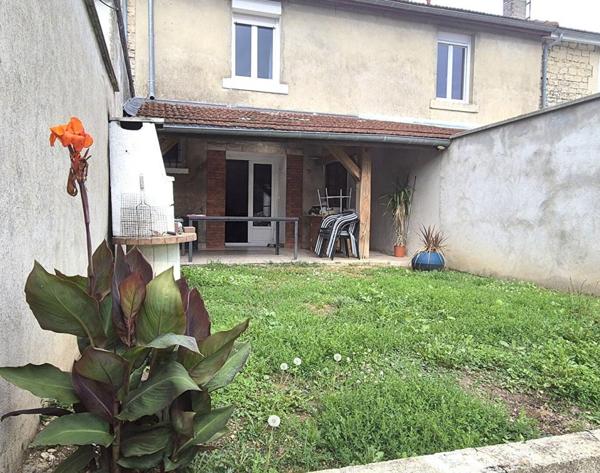 Belle Maison en Pierre Rénovée de 100 m² avec Cave voûtée, Terrasse couverte, Barbecue, Dépendance, Garage et Terrain clos et arboré de 533 m²