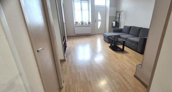 Belle Maison en Pierre Rénovée de 100 m² avec Cave voûtée, Terrasse couverte, Barbecue, Dépendance, Garage et Terrain clos et arboré de 533 m²