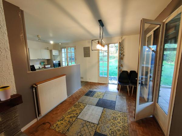 Maison de 90,05m² et dépendance d'environ 30m² sur 3 000m² de terrain avec piscine