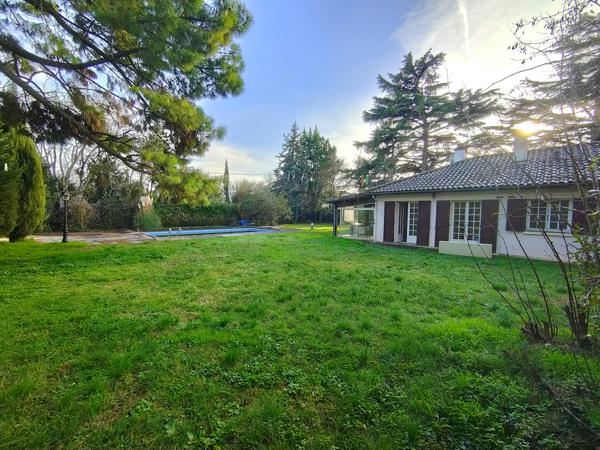 Maison de 90,05m² et dépendance d'environ 30m² sur 3 000m² de terrain avec piscine