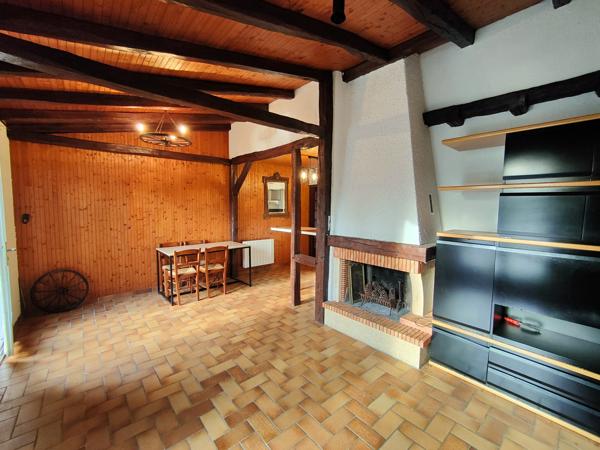 Maison de 90,05m² et dépendance d'environ 30m² sur 3 000m² de terrain avec piscine