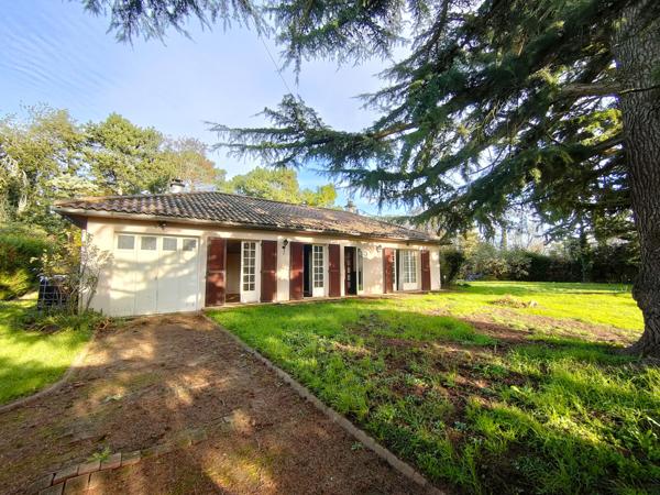 Maison de 90,05m² et dépendance d'environ 30m² sur 3 000m² de terrain avec piscine