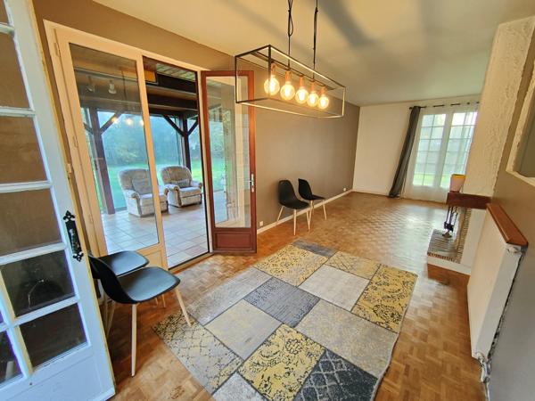 Maison de 90,05m² et dépendance d'environ 30m² sur 3 000m² de terrain avec piscine