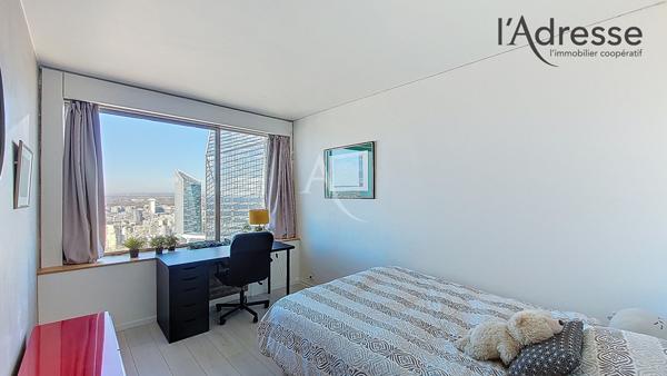 PUTEAUX/ DEFENSE appartement 4 pièces de 95m² avec cave et double parking