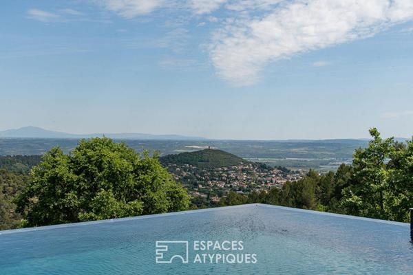 Maison d’architecte en position dominante, panorama exceptionnel et nature préservée