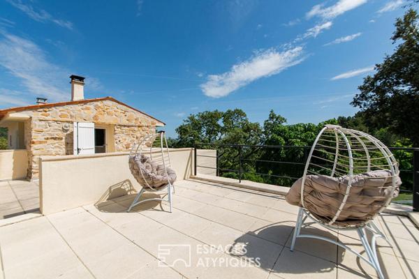 Maison d’architecte en position dominante, panorama exceptionnel et nature préservée