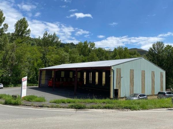 3 Bâtiments (1 bureau + 1 hangar + 1 atelier) 1025 m² + Terrain 11 391 m² (AUBIN - AVEYRON)