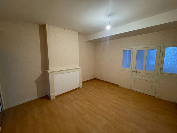 A LOUER LE LION D'ANGERS Appt T4 de 92 m2 avec petite cour fermée