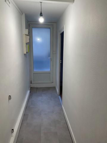 A LOUER LE LION D'ANGERS Appt T4 de 92 m2 avec petite cour fermée