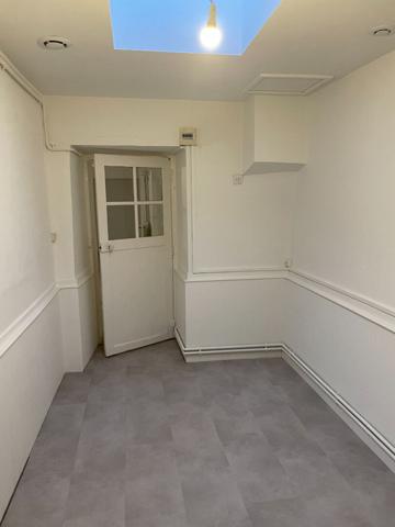 A LOUER LE LION D'ANGERS Appt T4 de 92 m2 avec petite cour fermée