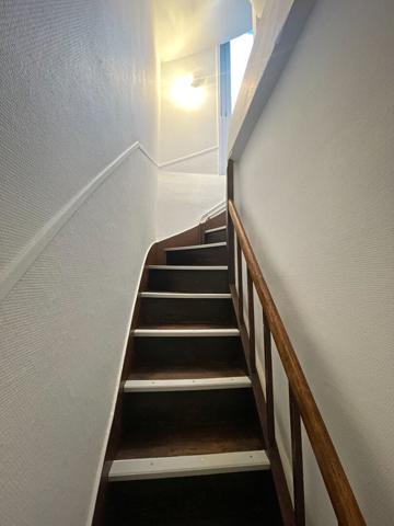 A LOUER LE LION D'ANGERS Appt T4 de 92 m2 avec petite cour fermée