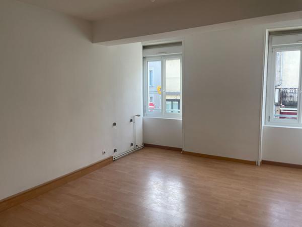 A LOUER LE LION D'ANGERS Appt T4 de 92 m2 avec petite cour fermée