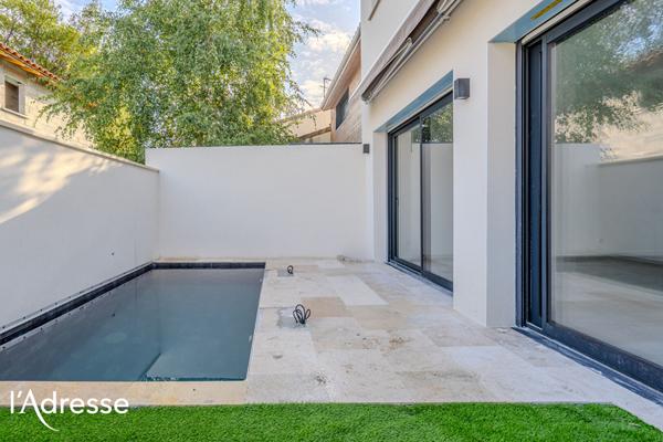 Proche Polyclinique Bordeaux Nord - Maison neuve de 110m² avec terrasse et piscine