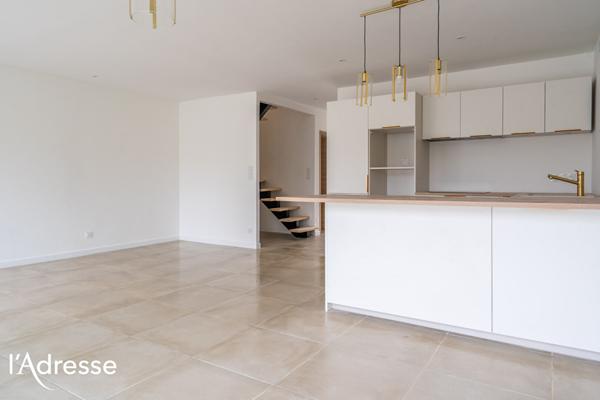 Proche Polyclinique Bordeaux Nord - Maison neuve de 110m² avec terrasse et piscine