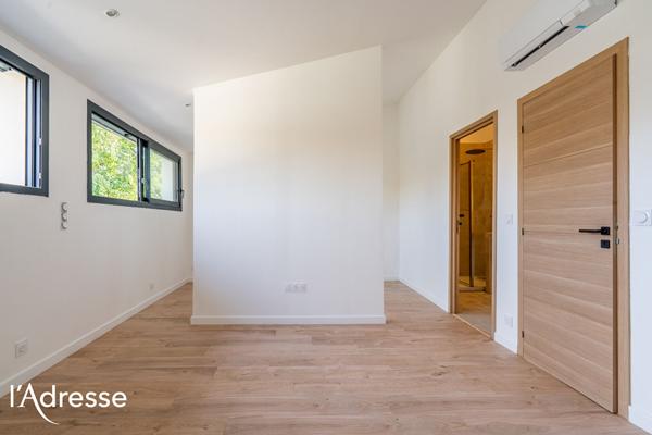 Proche Polyclinique Bordeaux Nord - Maison neuve de 110m² avec terrasse et piscine