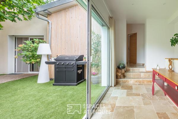 Maison des années 30 réhabilitée avec extension, patio et bassin – Dijon Bas Montchapet