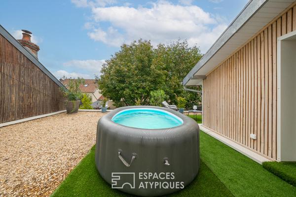 Maison des années 30 réhabilitée avec extension, patio et bassin – Dijon Bas Montchapet