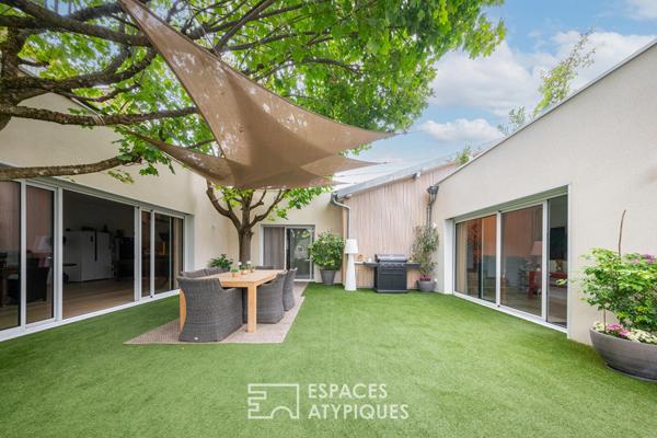 Maison des années 30 réhabilitée avec extension, patio et bassin – Dijon Bas Montchapet
