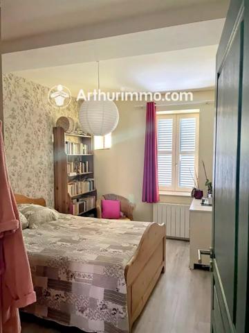 Vente                                                      Appartement
                        
                     4 pièces                      109 m2                     à Trévoux