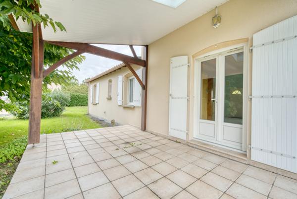 Maison de plain-pied 110 m² avec double garage entre Saintes et Pons 