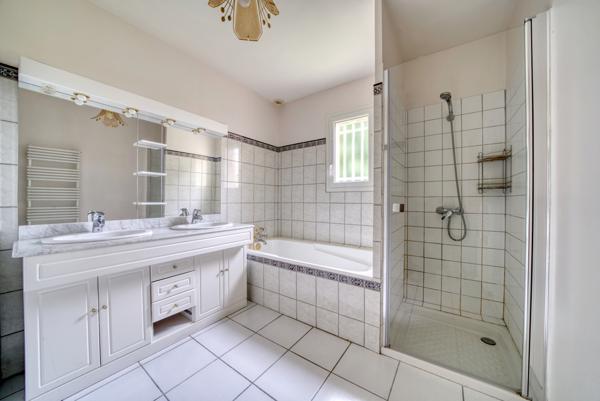Maison de plain-pied 110 m² avec double garage entre Saintes et Pons 