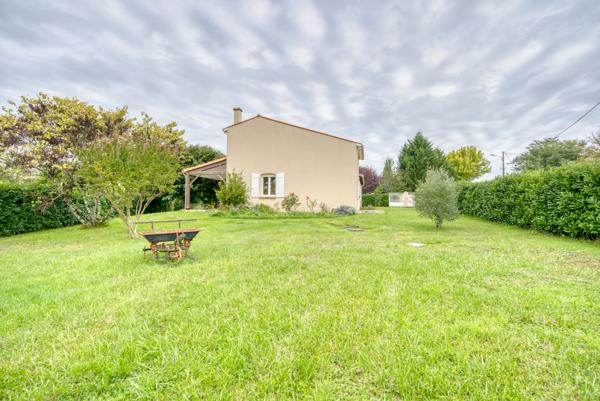 Maison de plain-pied 110 m² avec double garage entre Saintes et Pons 