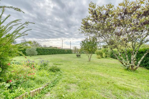 Maison de plain-pied 110 m² avec double garage entre Saintes et Pons 