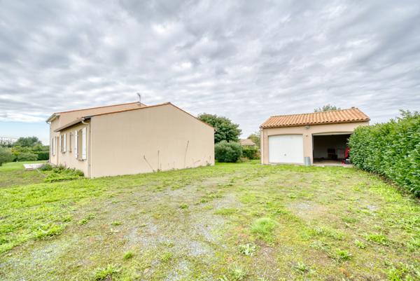 Maison de plain-pied 110 m² avec double garage entre Saintes et Pons 