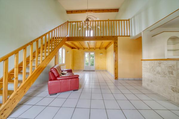Maison de plain-pied 110 m² avec double garage entre Saintes et Pons 