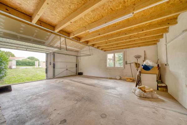 Maison de plain-pied 110 m² avec double garage entre Saintes et Pons 