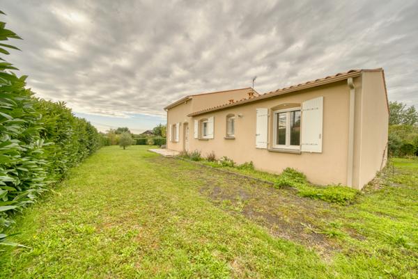 Maison de plain-pied 110 m² avec double garage entre Saintes et Pons 