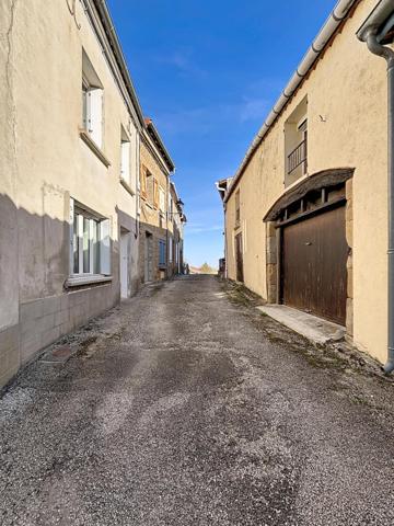 MAISON RENOVÉE ET HANGAR