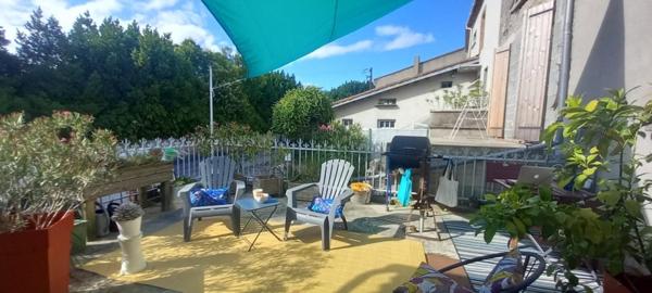 MAISON RENOVÉE ET HANGAR