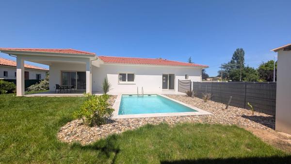 Maison contemporaine de 2024 avec piscine