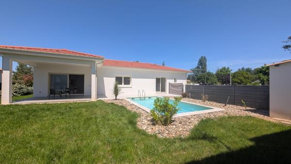 Maison contemporaine de 2024 avec piscine