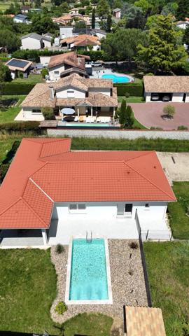 Maison contemporaine de 2024 avec piscine